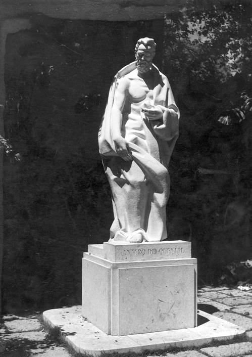 Estátua de Antero de Quental, do escultor Barata Feyo, inaugurada em 1948