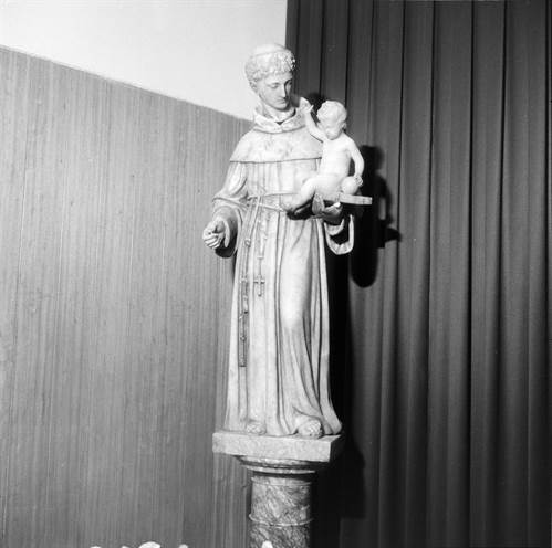 Estátua de Santo António no colégio de São João de Brito