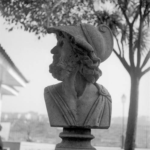 Busto de Ulisses no jardim de São Pedro de Alcântara